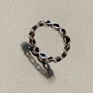 Elegant Sterling Silver 925 Infinity Ring size 5